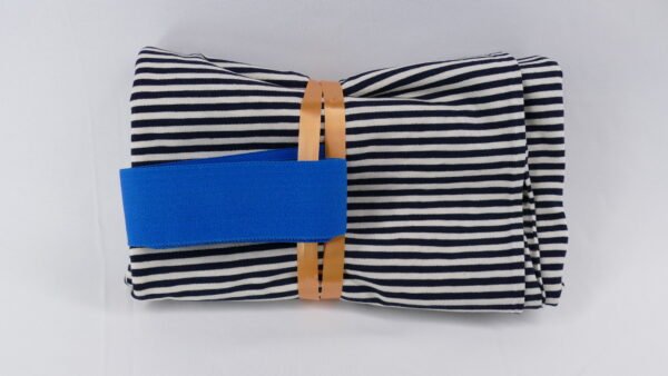 Pack slip avec tissu finement rayé noir et blanc avec élastique bleu